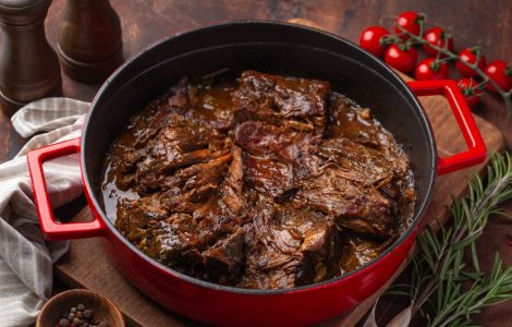Braised,Beef,,Slow,Cooked,Meat,Stew,In,Cast,Iron,Cooking